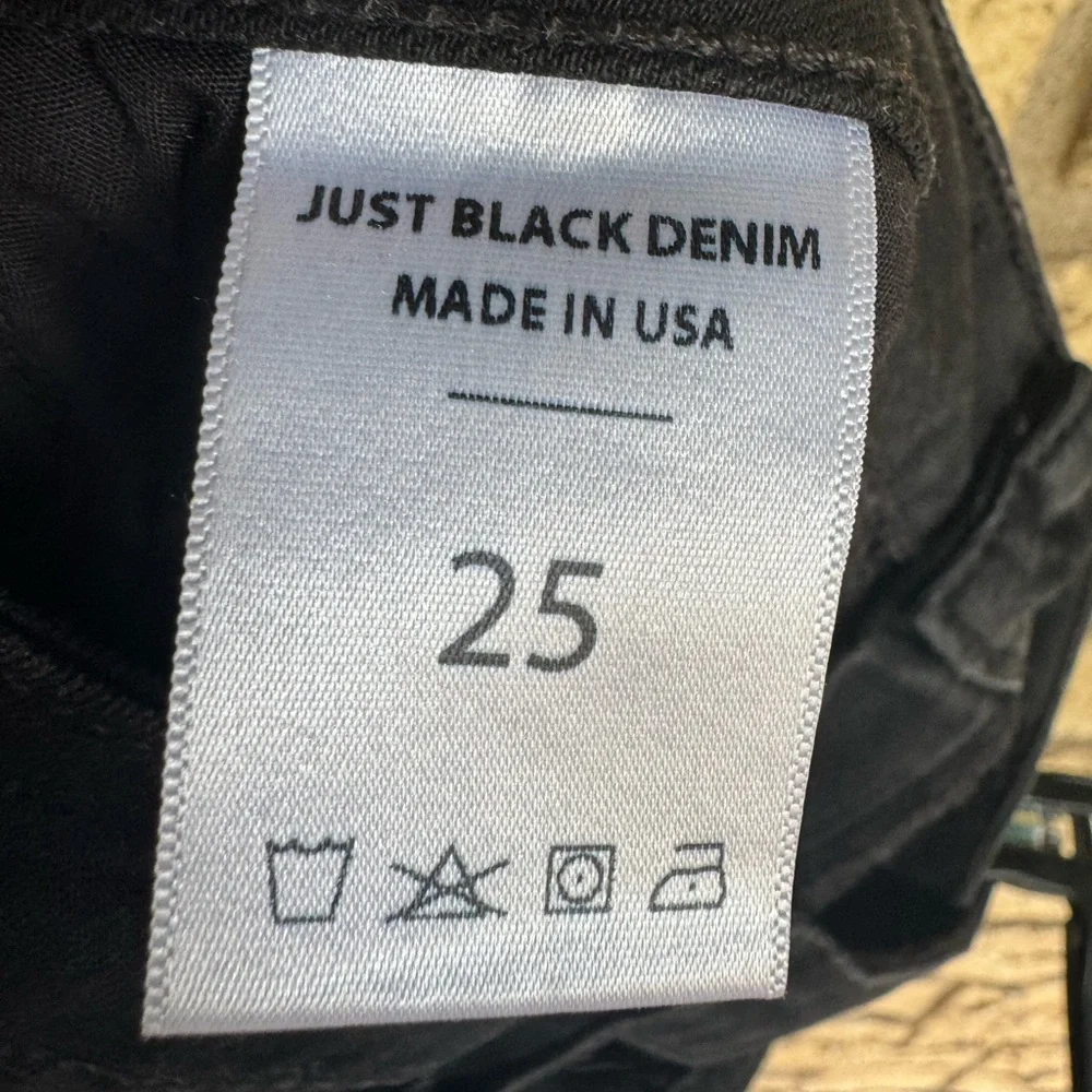 Just Black Denim Jeans Distressed Jeans comfy in style Size 25 Raw hem